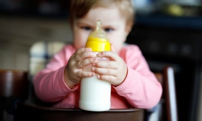 Почему детям иногда вредно давать молоко: неожиданные факты