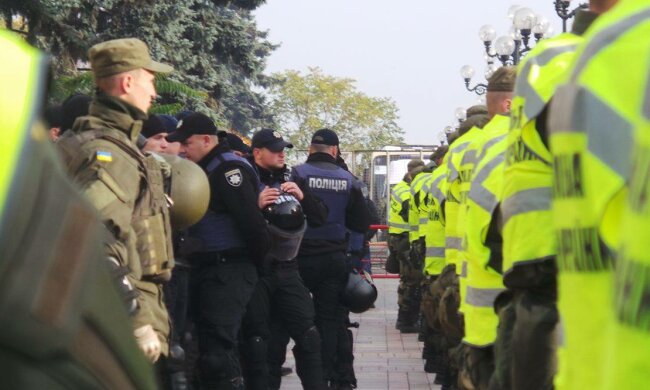 В центре Киева начался переполох накануне Объединительного собора: «стягивают полицию, есть задержанные», фото