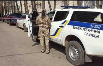 Переполох в Киеве: поступило сообщение о взрывчатке в ТРЦ, на место прибыли спасатели
