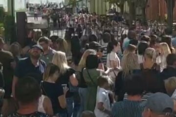 Под Днепром начался переполох из-за карантина, кадры: "Люди возмущаются, дети боятся и зовут мам"