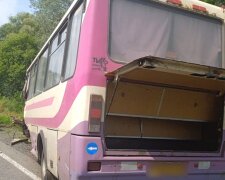 Рейсовый автобус и грузовик столкнулись в Полтавской области