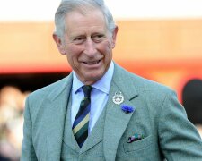 Принц Чарльз засвітився в компанії знаменитої супермоделі: приймав вітання