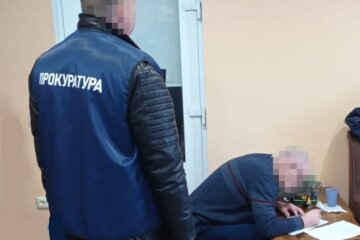Житель Дніпропетровщини обдурив батька загиблого військового: чоловік втратив 2,5 мільйона