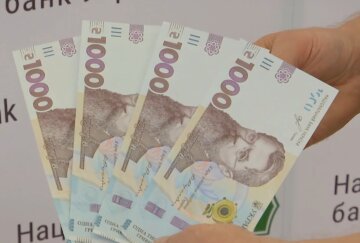 Грошова допомога для пенсіонерів у Полтавській області
