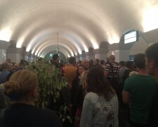 Новые правила в киевском метро привели к коллапсу, кадры последствий