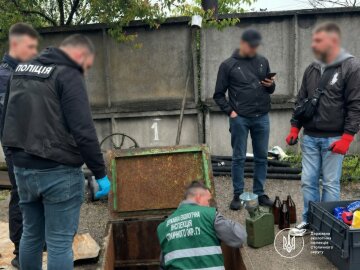 Держекоінспекція та силовики ліквідували підпільні нафтобази під Києвом