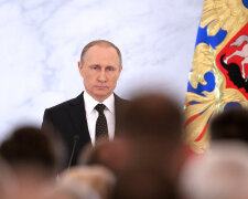 Соцмережі висміяли Путіна за відмову співати російський гімн (фото)