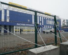 Нацкорпус заблокировал «Эпицентр» в Киеве и требует закрытия незаконного гипермаркета