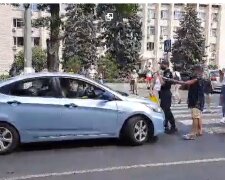 Одесситы бунтуют против отключения света и воды, дорога заблокирована: фото и подробности