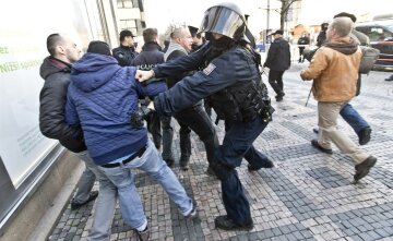 Угруповання українських екс-бойовиків заарештували в Чехії