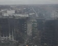 "Багато інших вибухнули!": глава МЗС України показав, як 500-кілограмова російська бомба впала на житловий будинок