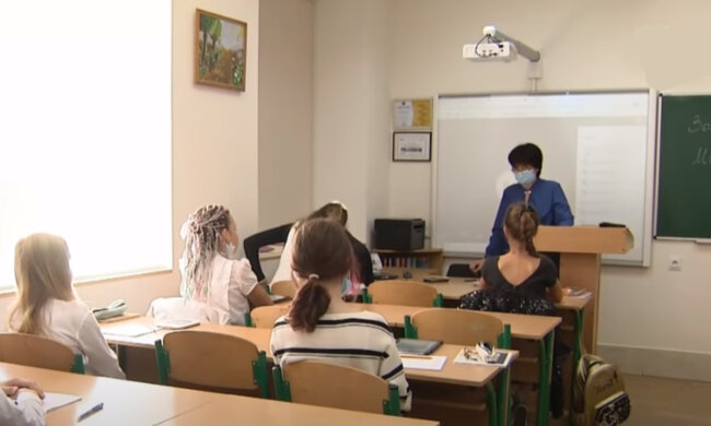 Учительницу и ученика застукали во время любовных утех, мужу сразу доложили: "Просила прощения, но..."