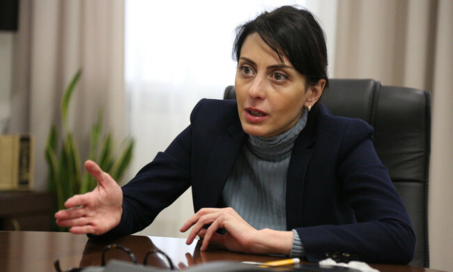 Деканоїдзе наказала позбутися «тітушок» в охоронних фірмах