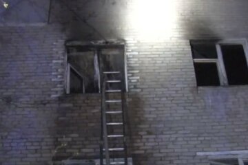 Масштабный пожар охватил многоэтажку во Львове: в квартирах оказались дети