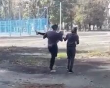 В Харькове учителя силой тащили девочку в школу, видео: "Что за новый метод воспитания?"