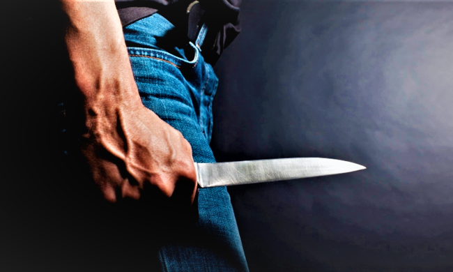 Каменчанин едва не простился с жизнью, заступившись за незнакомку: получил ножем в живот