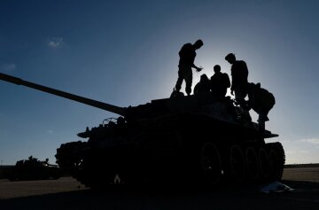 "Приказали стрелять на поражение": россияне в отчаянии пригнали на фронт бригаду, которой не доверяют