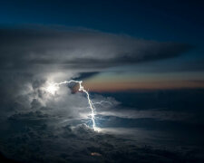 Небесная стихия: впечатляющие снимки с борта самолета (фото)