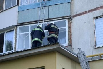 Лежала парализованная: несчастье случилось с женщиной в Харькове, фото