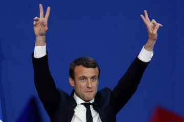 Presidential Candidate Emmanuel Macron Hosts A Meeting At Parc Des Expositions In Paris