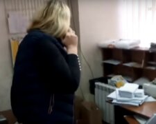 "Идите отсюда": работница Укрпочты прославилась после отказа говорить на украинском языке, видео