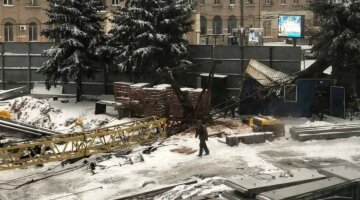 В центре Харькова на вагончик рабочих рухнул строительный кран: фото и детали ЧП