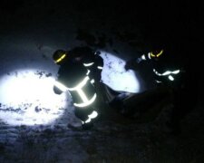 Рятувальники витягли тіла з-під льоду, фото: скріншот You Tube 