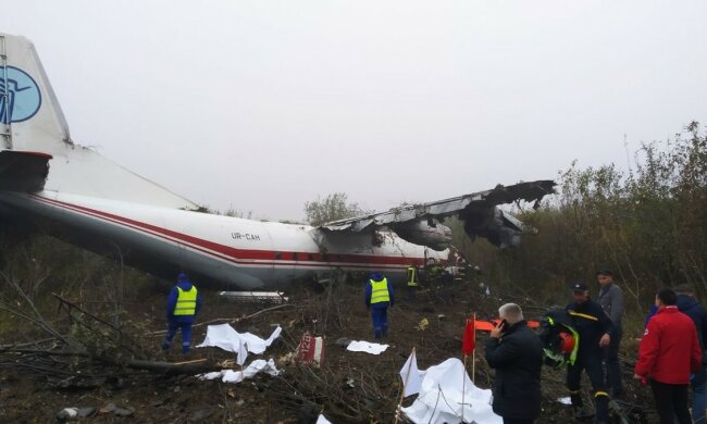 Авіакатастрофа Ан-12: українці попрощалися з героями, кадри прощання