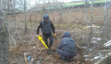 На дне реки в Харьковской области нашли опасную находку: кадры с места
