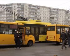 карантин маски украинцы люди маршрутка транспорт