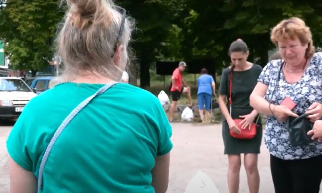 Безкоштовні продукти для ВПО та пенсіонерів у Харкові