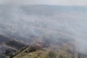 Пожежі охопили рф, рятувальники вже 10 днів намагаються приборкати вогонь: кадри зняті з дрона