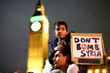 протесты в Лондоне против участия в кампании в Сирии