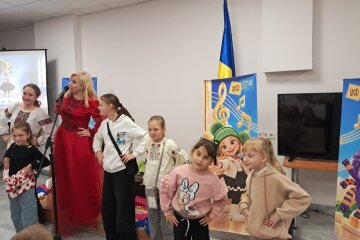 "Зелена Шапочка збирає друзів": у Києві презентували унікальний арттерапевтичний проєкт для дітей