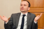 Міністра Малюську застали за дивним заняттям в кабінеті: "Коронавірус в голову вдарив?"