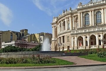 Вандалы испортили любимое место отдыха одесситов в центре города: кадры с места