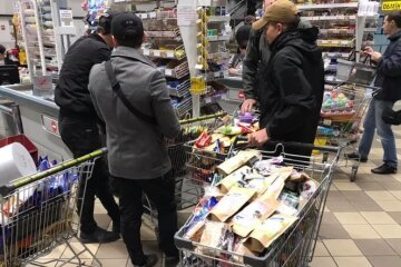 Націоналісти увірвалися до київського ТРЦ, висунуті вимоги: «вони навчаться поважати»