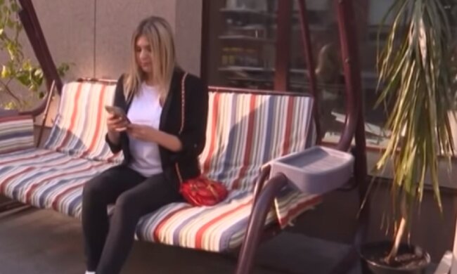 Внучка Боярского страстно изогнулась в экстра-мини и заставила краснеть: "О Боже, так прекрасно"