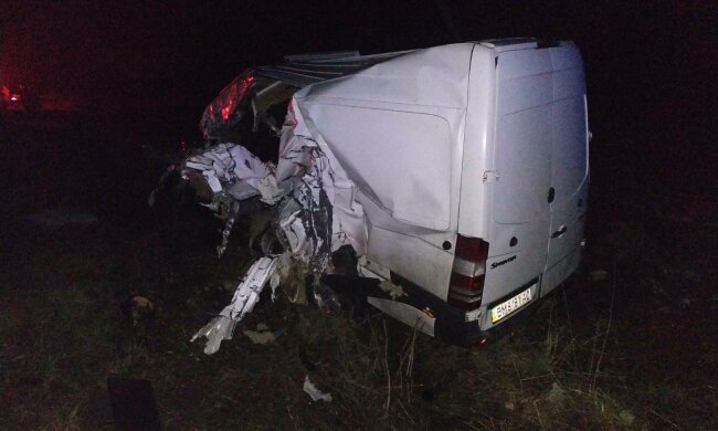 Моторошна аварія на українській трасі: людей вирізали з понівечених авто, "загинули на місці"