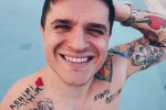 Телеведущий Анатолий Анатолич "облысел" после вакцинации: "Превращаешься во Влада Яму"