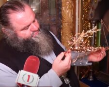 В УПЦ рассказали о чуде в монастыре на Закарапатье: зацвели сухие лилии возле иконы Божьей Матери