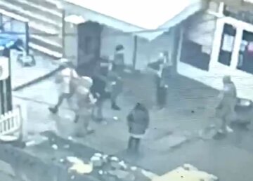 "Так поводяться тільки карателі": з'явилося відео примусової мобілізації в окупованій Макіївці