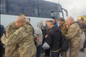 Сел в автобус и начал плакать: история украинского защитника, который вернулся из плена, похудев на 15 кг
