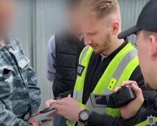Обещал вывезти раненых защитников из передовой: киевлянин решил нажиться на "услугах", кадры задержания