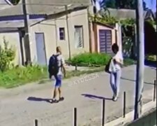 Нападение на женщину сняли на видео в Одессе: "Страшно ходить средь бела дня"