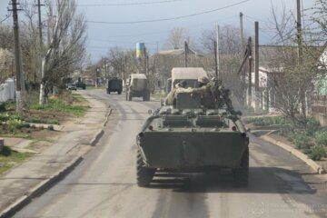 Багато військової техніки помічено на вулицях Одеси: кадри і деталі того, що відбувається