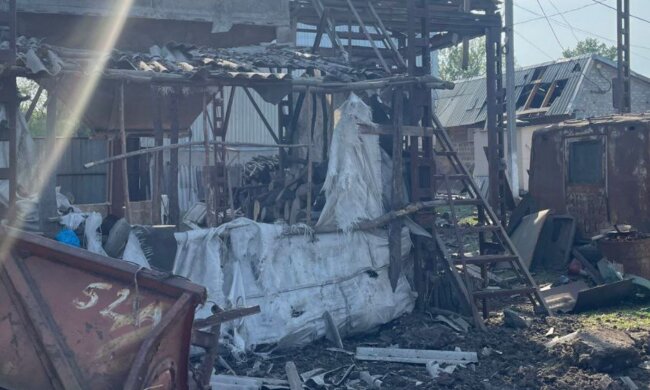 Росіяни вдарили по лікарні та магазинам, є жертви та багато постраждалих: подробиці нових обстрілів