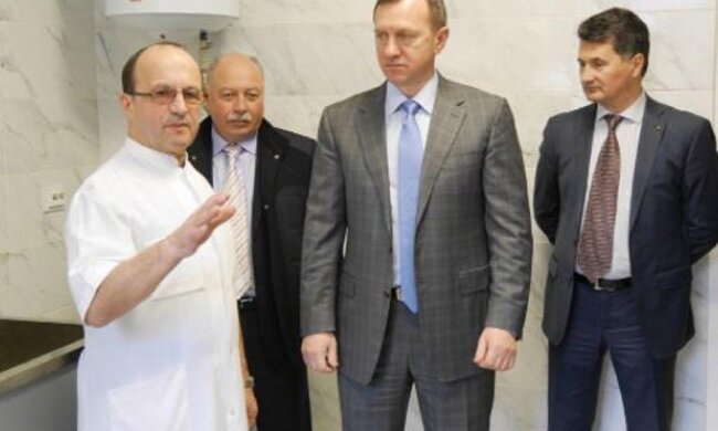 Журналісти провели розслідування, як Богдан Андрєєв сфальсифікував контракт з директором міської лікарні