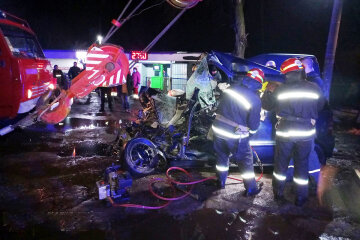 Авария с автокраном на Днепропетровщине, погибли люди: были заблокированы