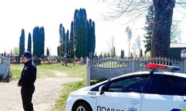 Женщина лишилась жизни прямо на кладбище в Одессе, видео: врачи не смогли спасти